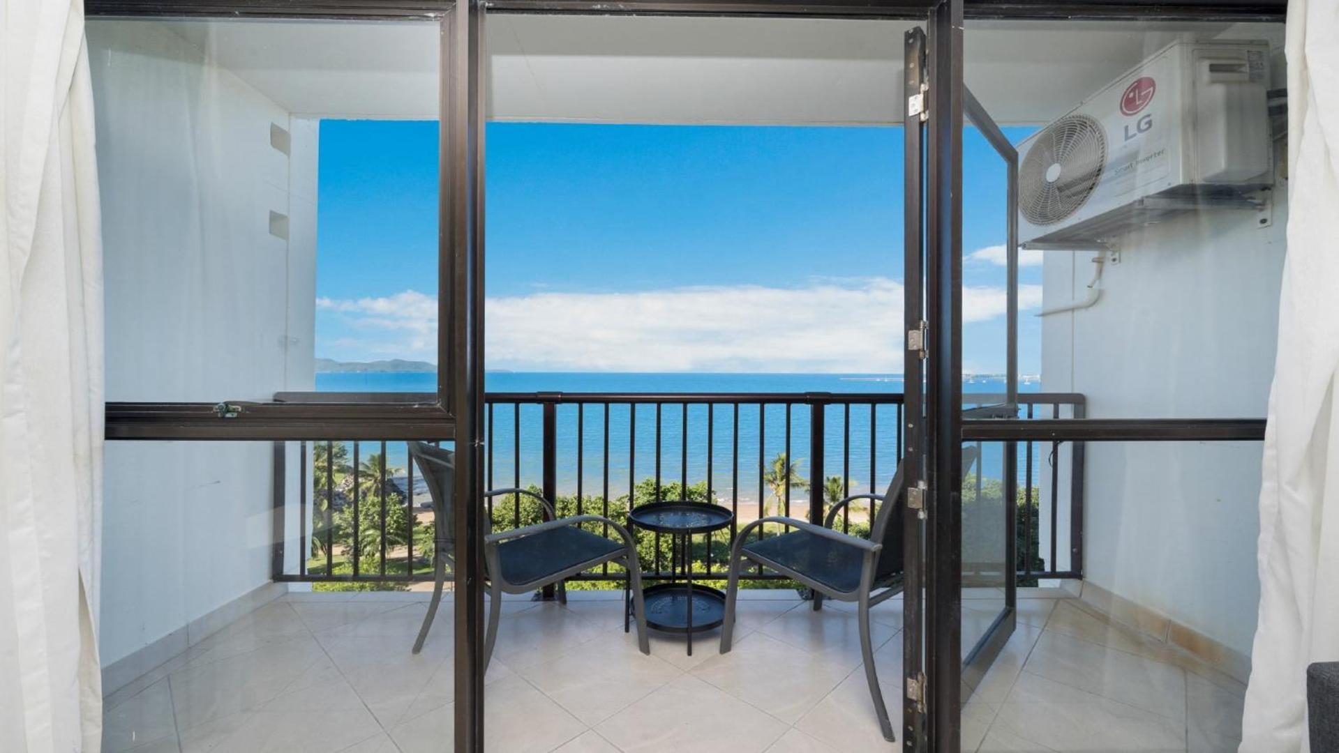 810 - Idyllic Location With Views Holiday home *