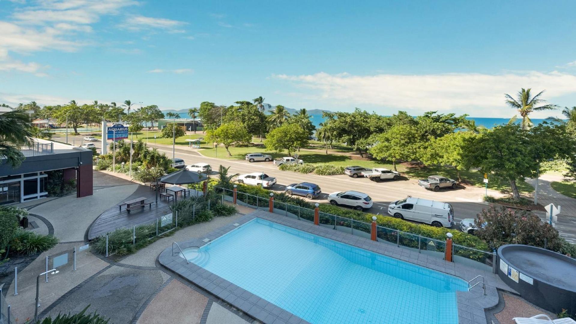 810 - Idyllic Location With Views Holiday home *