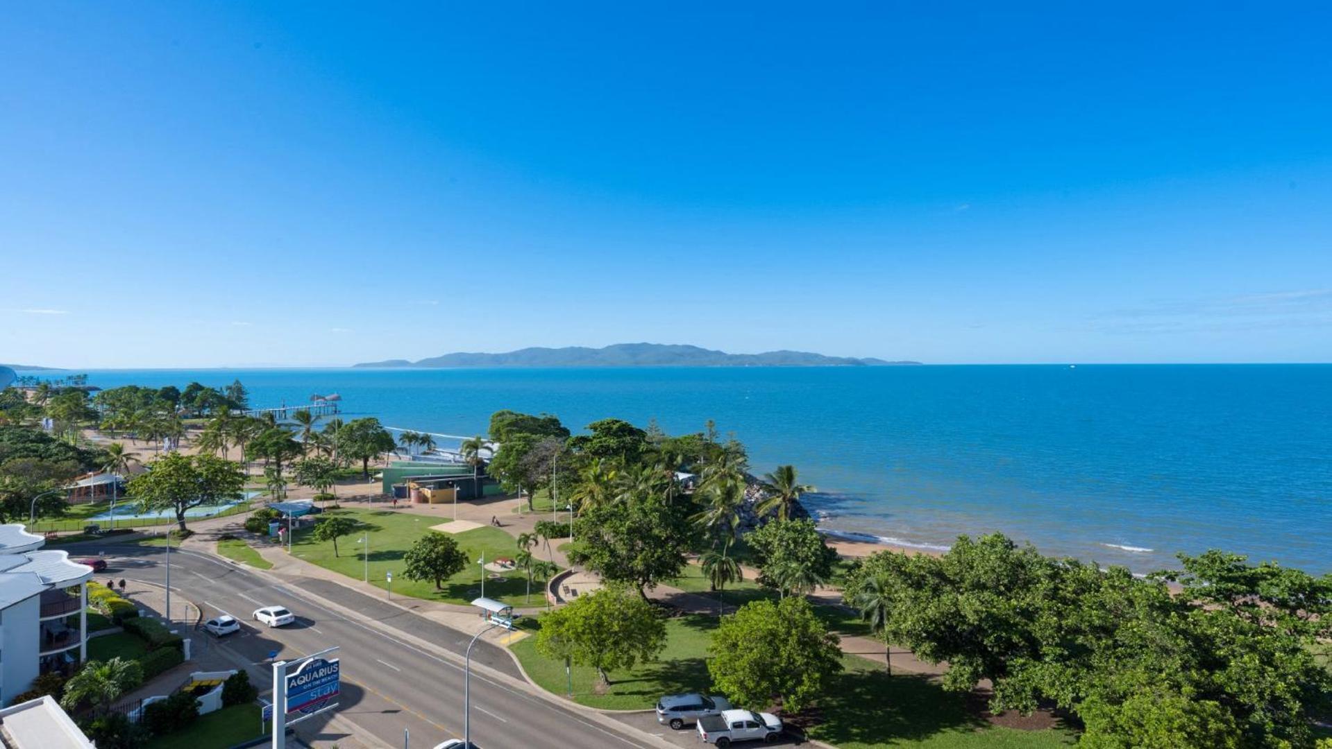 810 - Idyllic Location With Views Holiday home *